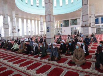 رفاقت با مردم در مسجد